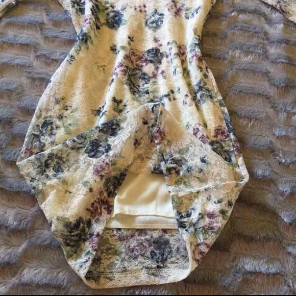 Floral Cream Lace Open Back Dress Small - Picture 2 of 4